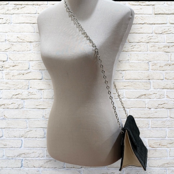 Black Chain Shoulder Dress Handbag - Picture 6 of 7